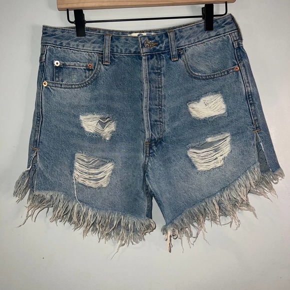 Free people baggy tomboy distressed denim shorts size 25 - Picture 1 of 10